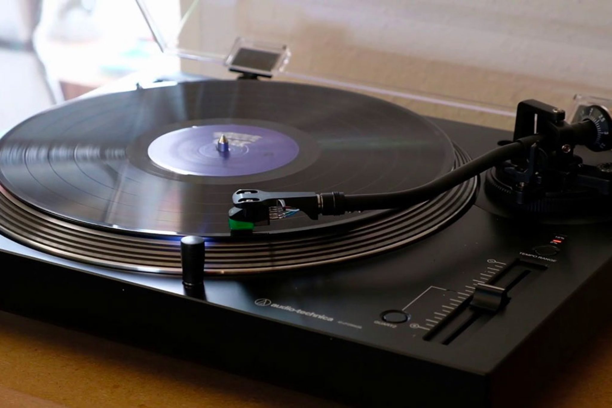 Charnière Audio-Technica pour couvercle de platine